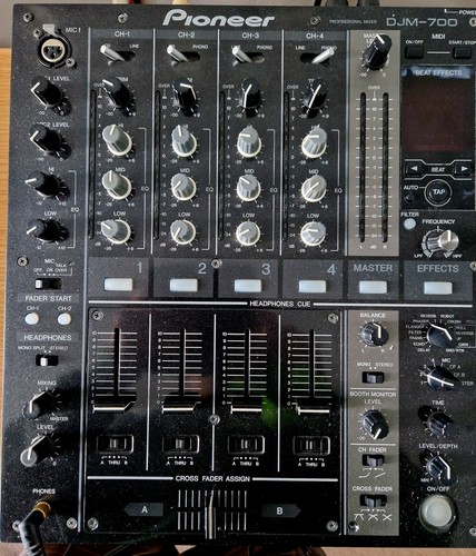 Pioneer djm 700 - mixer, and