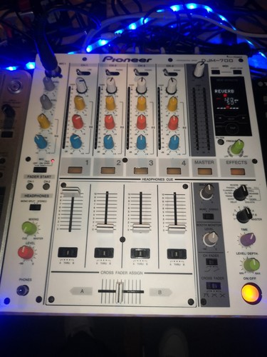 Pioneer djm 700 white 4 - white,